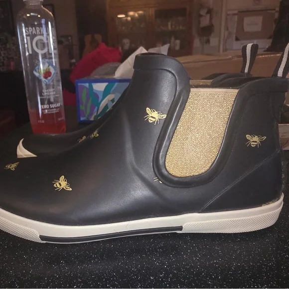 Joules Black Ankle Rain Boots with Gold Bee Motif - Picture 3 of 4